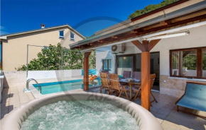 Nice apartment in Rijeka w/ WiFi, Outdoor swimming pool and 2 Bedrooms